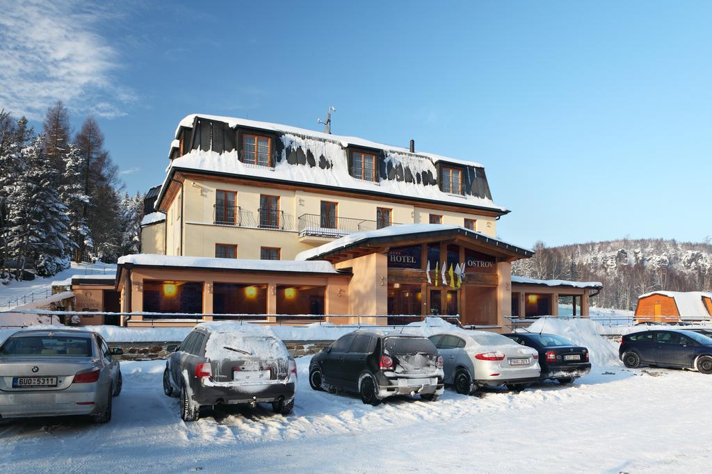 Hotel Ostrov Tisá Exteriör bild