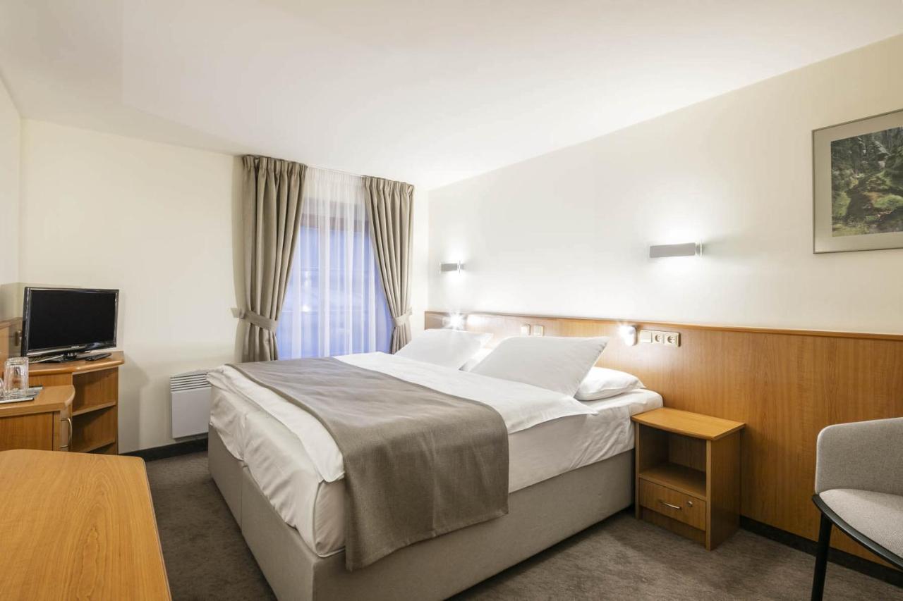 Hotel Ostrov Tisá Exteriör bild